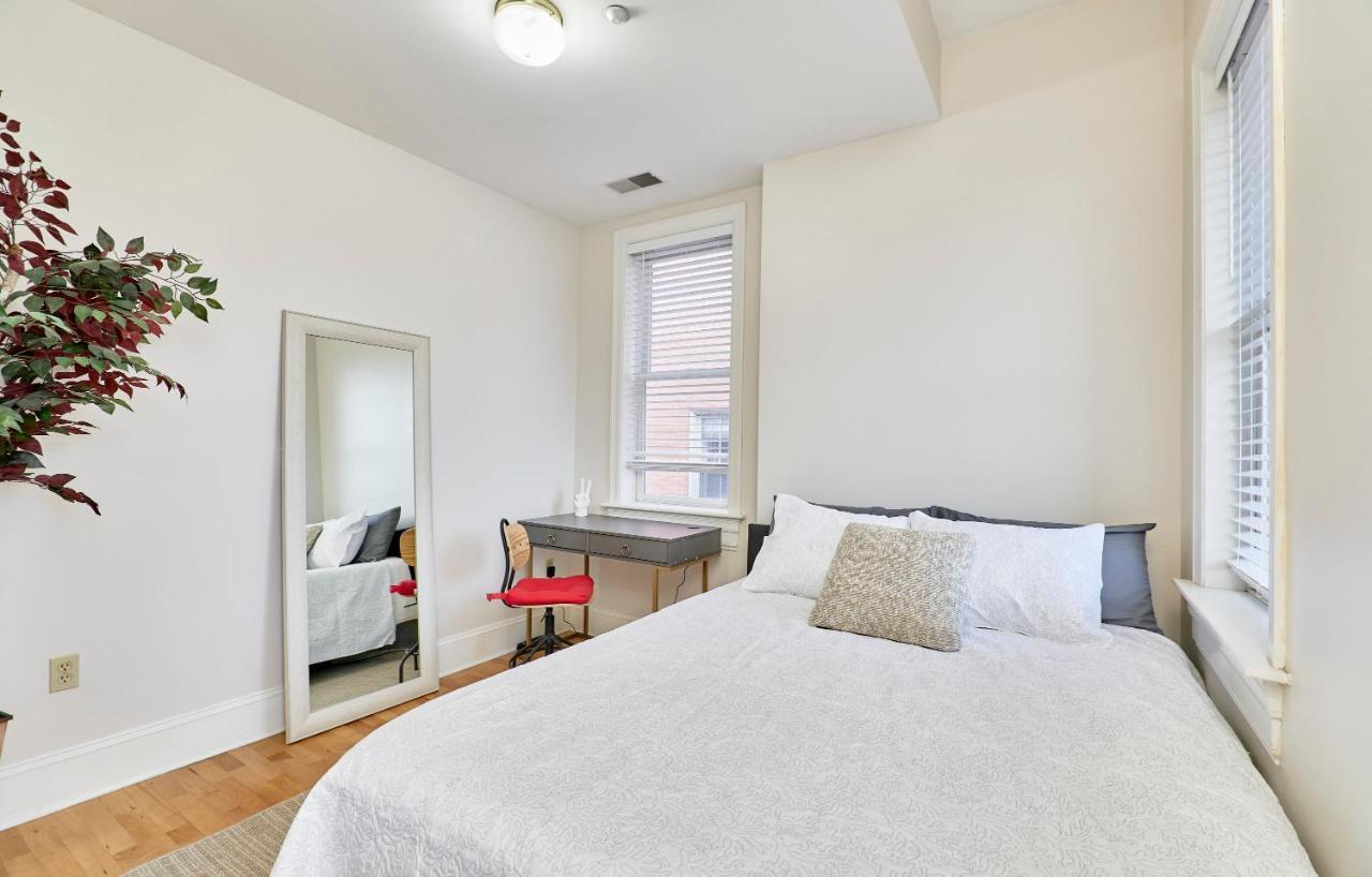 White House At Grand Apartment *