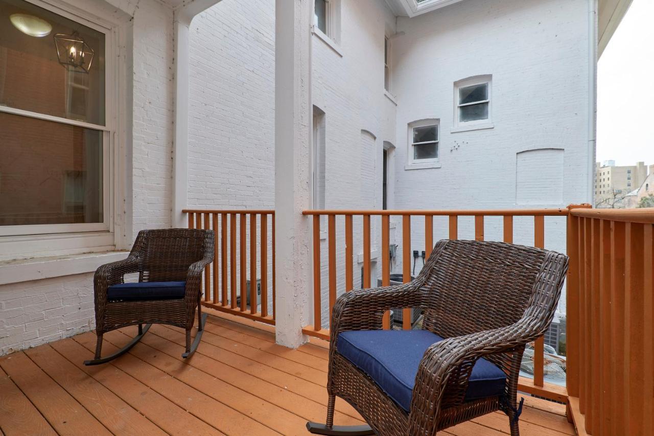 Apartment White House At Grand Tower Grove